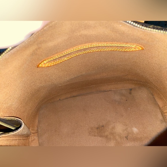 Louis Vuitton Alma - Picture 10 of 11